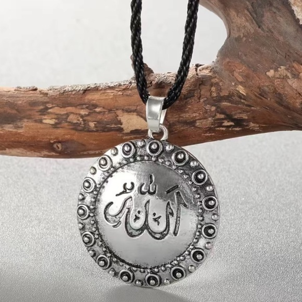 Allah‎ pendant and necklace